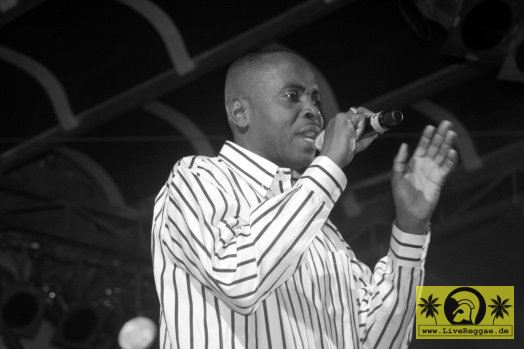 The Pioneers (Jam) with The Aces 10. This Is Ska Festival - Wasserburg, Rosslau 24. Juni 2006 (6).jpg